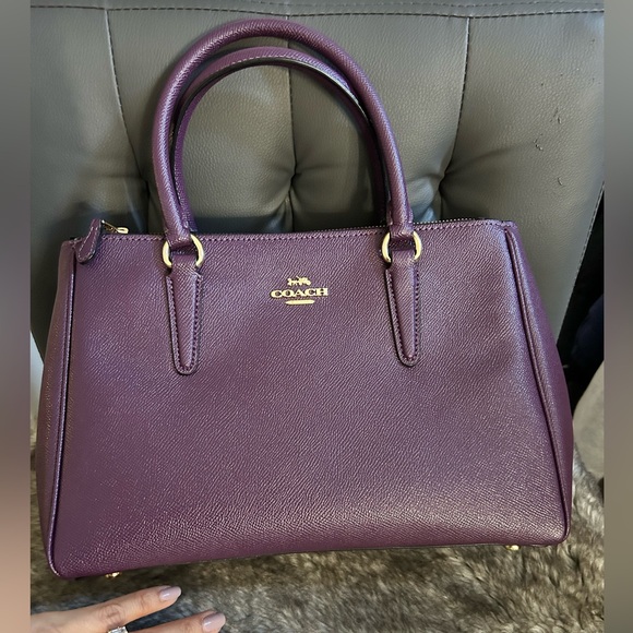 Coach Handbags - EUC worn twice! Coach Surrey Leather Bag